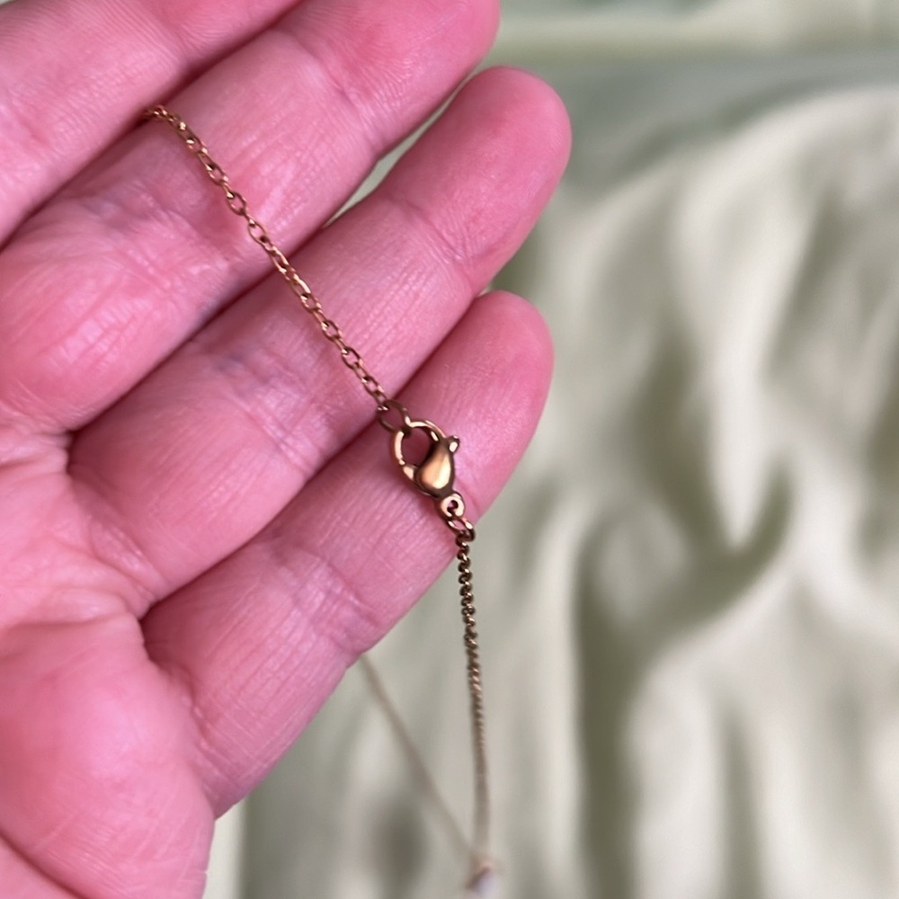Cameo pink mini gold necklace - Picture 6 of 9